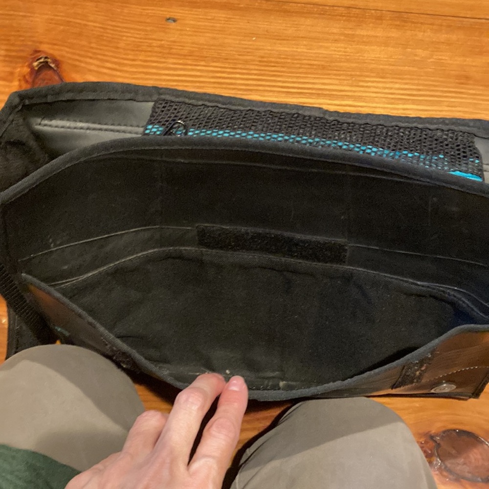 RE3 (recycle-renew-reuse) Rubber Tire Tube Messanger Bag Black/Turquoise - Picture 13 of 14
